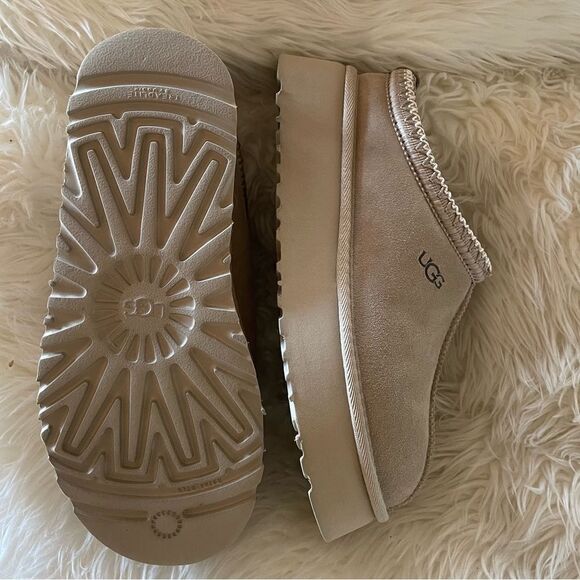 Tan UGG tazz slides - Picture 11 of 11